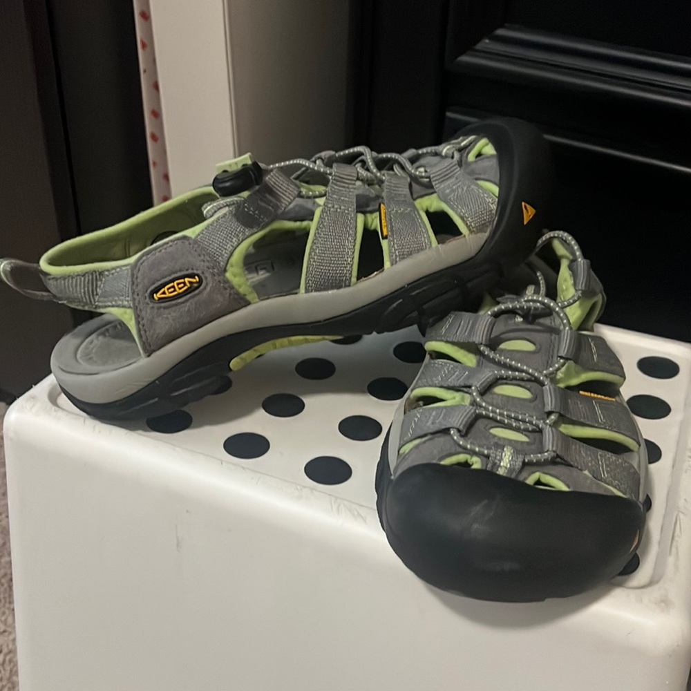 Keen Newport sandal EUC 8